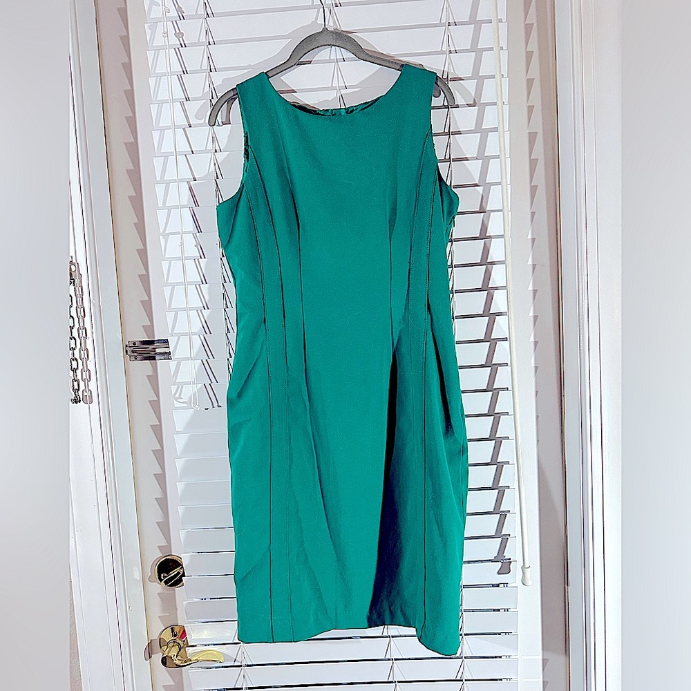 Gorgeous Emerald Kelly Green CK Sheath Side Zip Dress Size 8